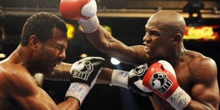Mayweather claims points win on brave Mosley