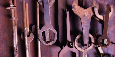 Cleaning rusted tools