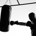 Video: Thai boxing fail – kick the bag, not the steel bar