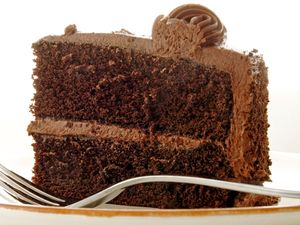 Not sure how to cut a cake? Fear not, Marks and Spencers are here to help