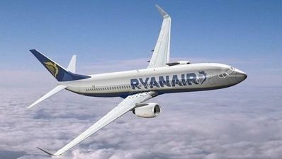 Ryanair marks World Left Handers’ Day by launching a 100,000 seat sale