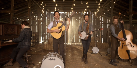 Video: Comedians Helms, Bateman and Sudeikis star in new Mumford & Sons video