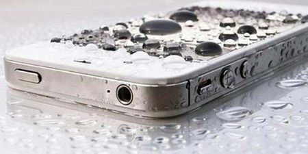 Apple users duped into thinking iOS7 update made iPhone waterproof