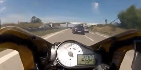 Video: Biker avoids death thanks to some last minute braking
