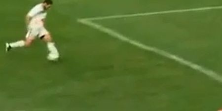 Video: Amazingly bad open goal miss from Algeria