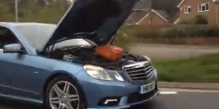 Video: Bloke drives his Mercedes with the bonnet up on a main dual carriageway