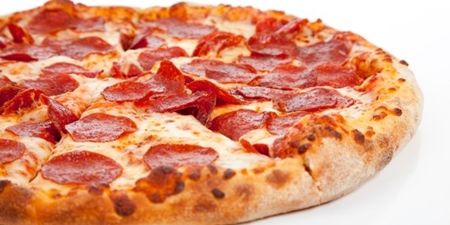 Video: Drunken reveller can’t remember ordering the pizza he’s holding