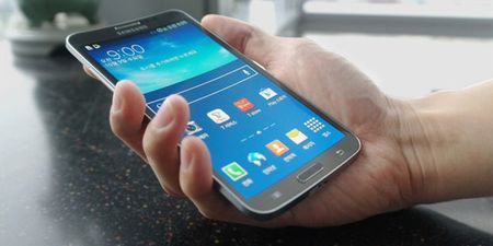 Samsung launch the Galaxy Round, a smartphone with a curved display