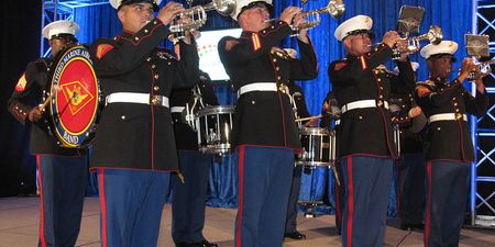 Video: This US Marine Band mash-up of ‘Thrift Shop/Can’t Hold Us’ is absolutely brilliant…