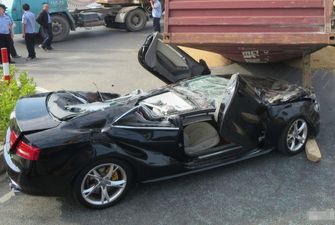 Pic: Couple survive after shipping container falls on car