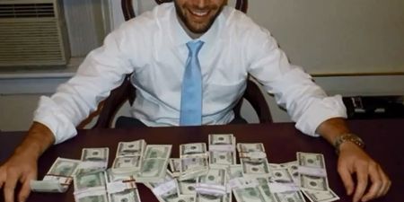 Video: Man returns $98,000 found in a desk he bought for $200 on Craigslist