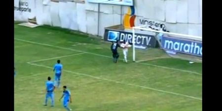 Video: Outbreak of handbags when team refuse to give the ball to the opposition