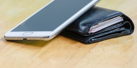 Want One: A leather smartphone wallet that holds everything in your pockets