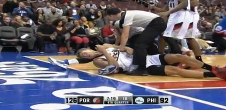 Video: These two basketball players had a pretty decent wrestling match on the court