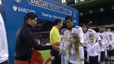 Vine: Spurs mascot embarrasses Luis Suarez with the classic fake handshake trick