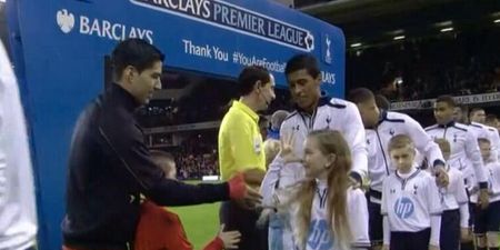 Vine: Spurs mascot embarrasses Luis Suarez with the classic fake handshake trick