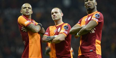 GIF: Wesley Sneijder pulls off a cheeky pass with his ass