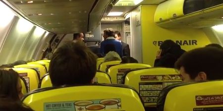 Video: Passenger records long delay on Ryanair flight