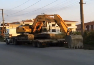 Video: Trucker rows to safety using excavator after running out of fuel