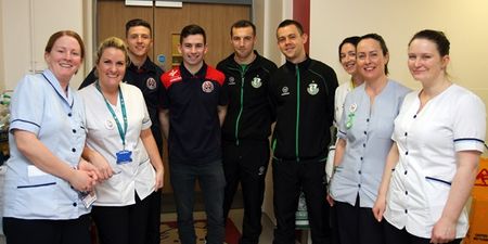 Pic: Deadliest Dublin rivals join forces to visit the kids in Temple Street