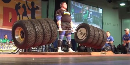 Video: You have to see this guy deadlift 1,155 pounds for a new world record