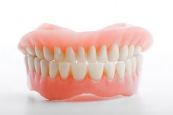 Video: This is why people are talking about ‘false teeth’ on Twitter this morning