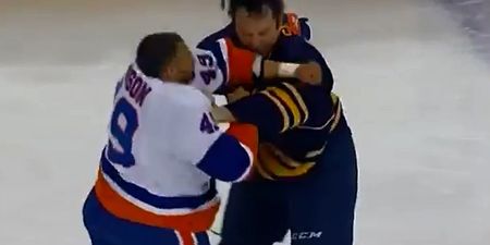 Video: Medium-sized ice-hockey player levels giant ice-hockey player with brutal left hook