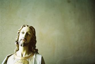 PIC: Irish guy gets bored at Mass and uses a statue of Jesus to entertain himself