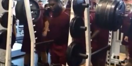 Video: College football offensive lineman squats 365kg with barely a bother on him