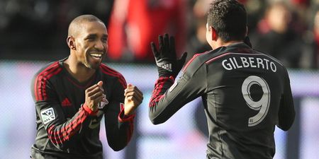 Video: Jermaine Defoe fights with teammate over taking a free-kick, loses and the teammate buries it