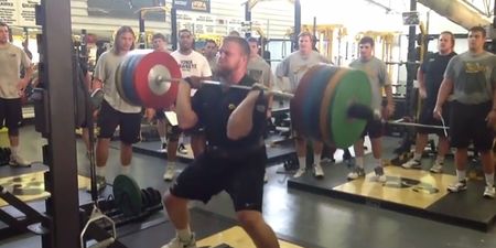 Video: College football player does three reps of 200kg barbell