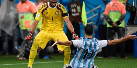 Video: Argentina goalkeeper had notes on every Dutch penalty taker hidden in his shorts