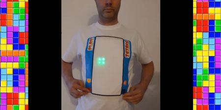 Video: Stop everything! This man has made a playable Tetris T-shirt