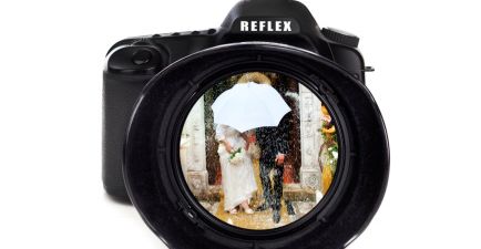 Pic: A topless man photobombing a wedding photo is pretty damn funny