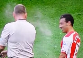 Vine: Santi Cazorla gets a face full of vanishing spray