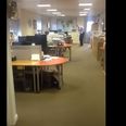Video: Irish lad pulls off nifty golf trick shot in the office