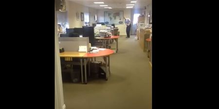 Video: Irish lad pulls off nifty golf trick shot in the office