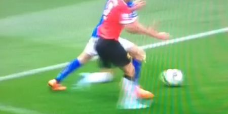Vine: Should Leicester have been given a penalty for this challenge by Rafael on Jamie Vardy?