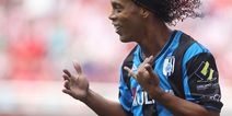 Vine: This eye of a needle Ronaldinho assist is just exquisite