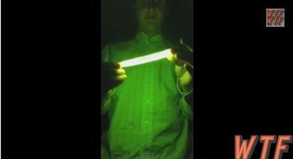 Video: This genius decides to microwave a glowstick, it doesn’t go well