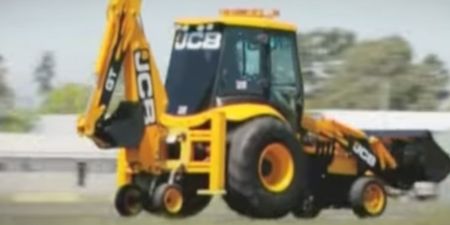 Video: A souped-up JCB digger driving at over 115 kph is a pretty scary and impressive sight