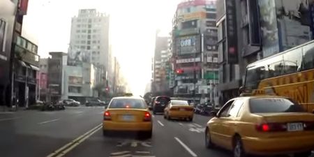 Video: Bizarre and frightening traffic accident caught on dashcam in China