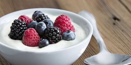 Tasty and easy to make protein recipes: Greek yoghurt breakfast bowl