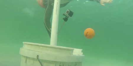 Video: Aussie bloke sinks an underwater hole-in-one