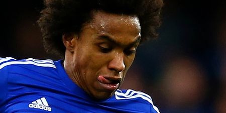 Willian shows off with a ridiculous swimming pool bicycle kick
