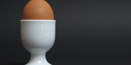 Video: This lifehack will change the way that you remove the shell from a hard-boiled egg