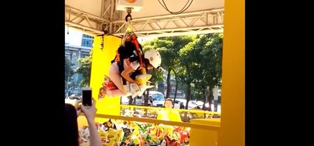 Video: We want a go, human claw machine lowers people into a prize bin so they can grab crisps