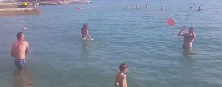 Video: World’s worst Frisbee throwing session caught on camera