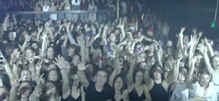 Video: The moment a DJ trolls a packed room with a fake bassline drop