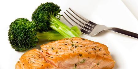 Pure and Simple Recipe of the Day: Broccoli and salmon salad